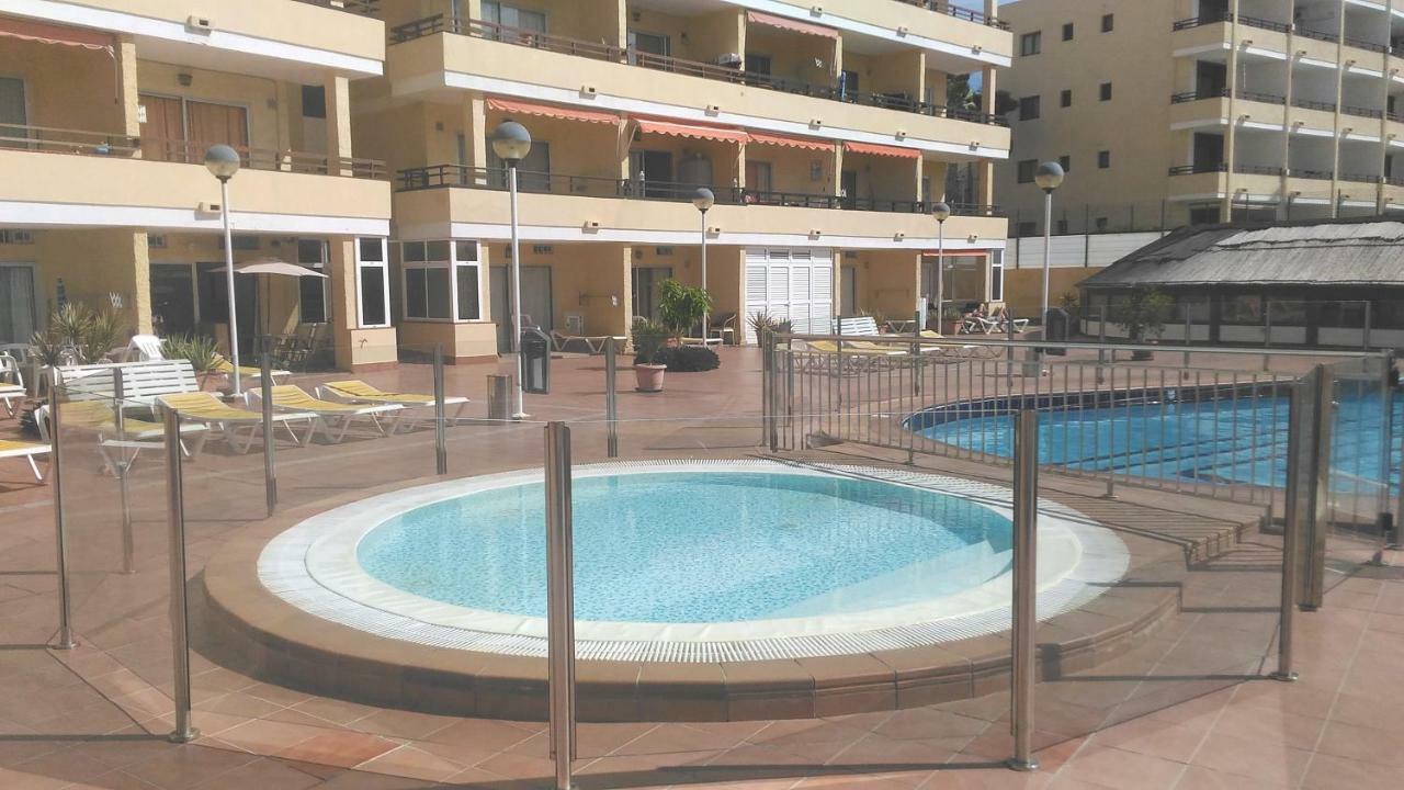 Aircon Pool View Nr Yumbo Appartement